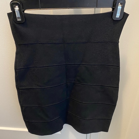 BCBG MAXAZRIA Black Bodycon Skirt - Size Small - Picture 1 of 2